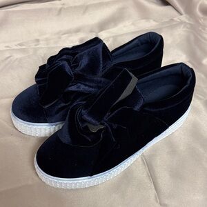 Elegant Navy Fuzzy Women's Sneakers